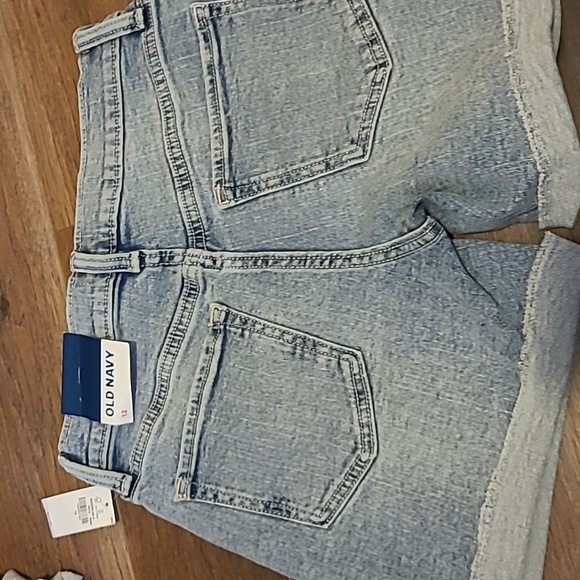 Old navy jean shorts, light wash blue, size 12 kids. - Picture 2 of 4